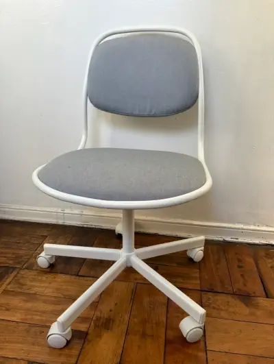 Silla de oficina gris - miniatura 2