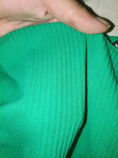 Polera verde de algodón apretada - miniatura 3