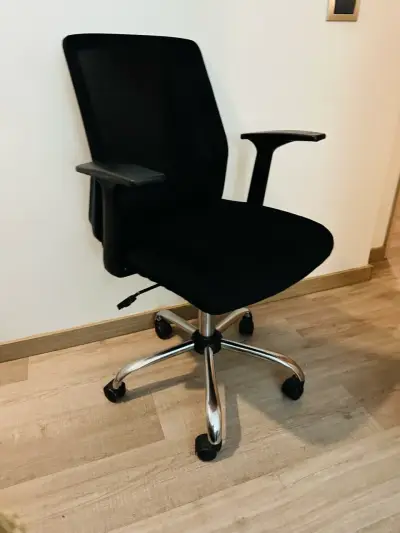 Silla de oficina negra giratoria - miniatura 5