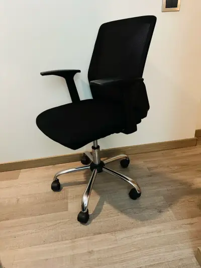 Silla de oficina negra giratoria - miniatura 6