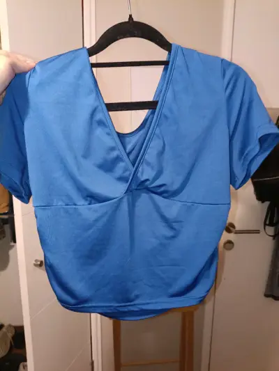 Polera azul con escote en V - miniatura 1