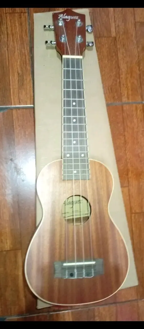 Ukulele marca Alaguez