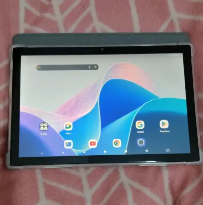Tablet con funda protectora - miniatura 2