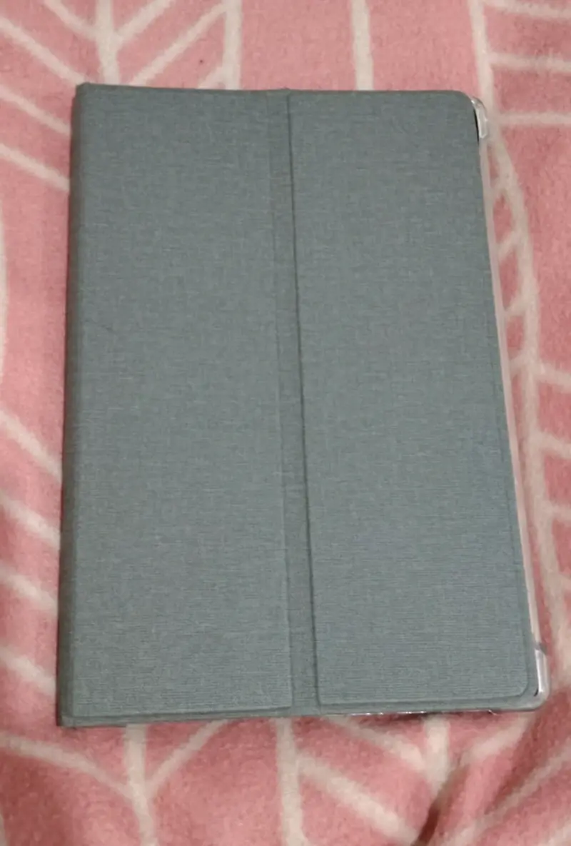 Tablet con funda protectora - 3