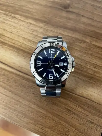 Reloj Casio metálico / modelo es MTP-VD01 - miniatura 1
