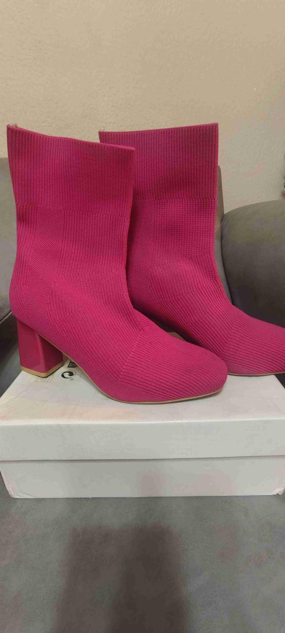 Botines rosados de tacón mediano - 1