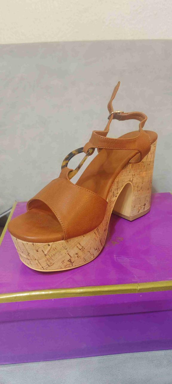 Sandalias taco alto cuero café - 1