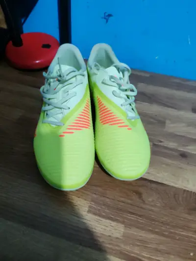 Zapatillas deportivas blancas y verdes - miniatura 2