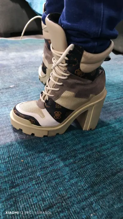Botines con tacón Guess beige - miniatura 1