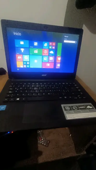 Laptop Acer con Windows - miniatura 1