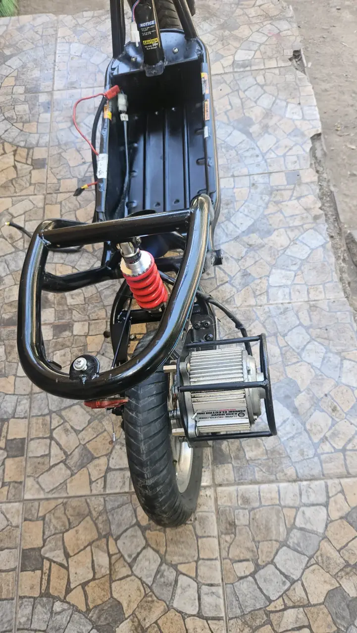Scooter eléctrico plegable negro - 4