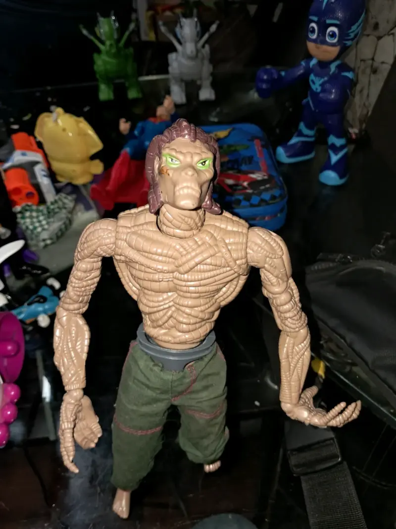 Figura de acción tipo monstruo