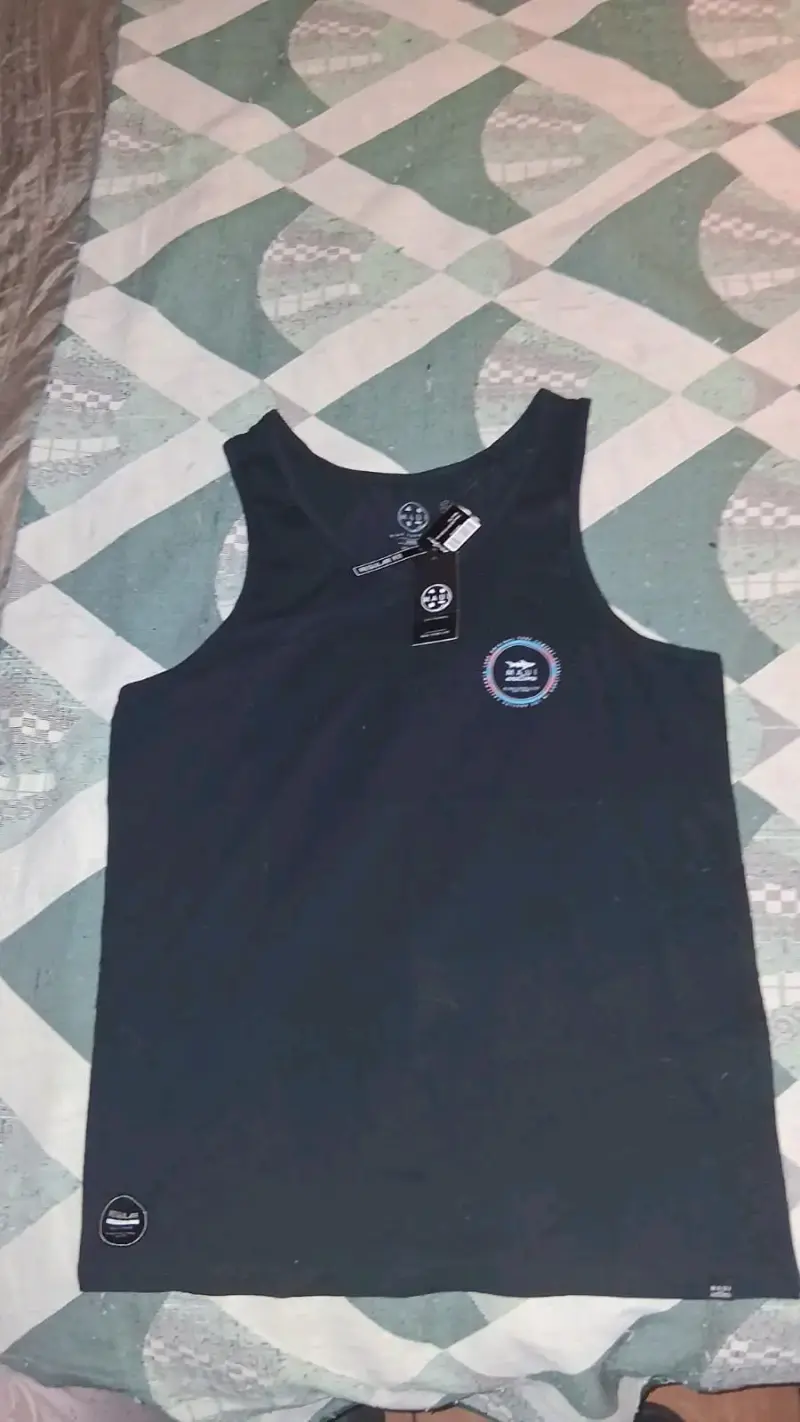Polera sin mangas Maui and Sons negra - 2