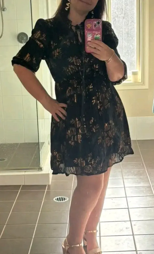 Vestido negro estampado elegante - 1