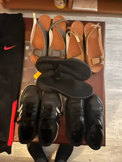 Zapatillas negras deportivas usadas - miniatura 2