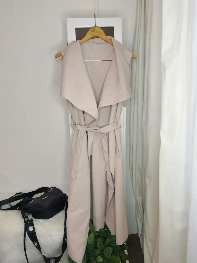Chaqueta largo beige sin mangas