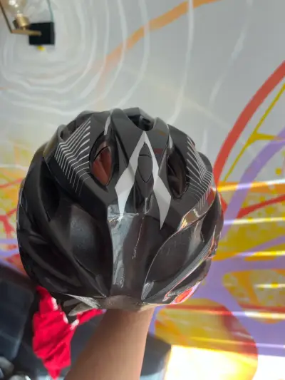 Casco de ciclismo negro - miniatura 1