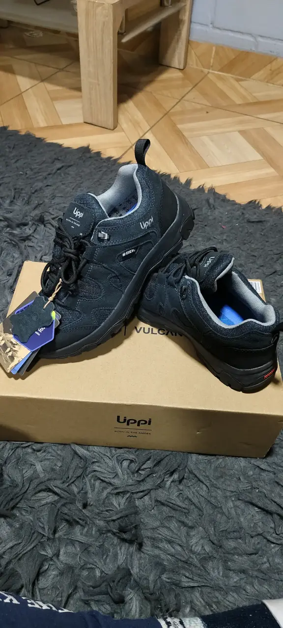 Zapatillas negras liipi nuevas