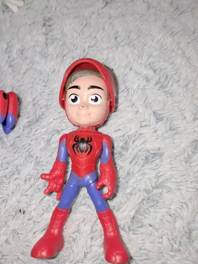 Figura de juguete Hombre Araña - miniatura 2