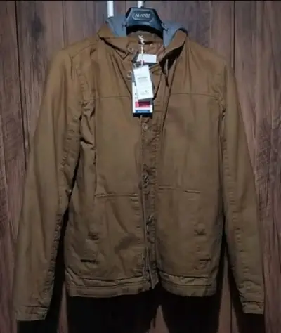 Chaqueta marrón con capucha - miniatura 1