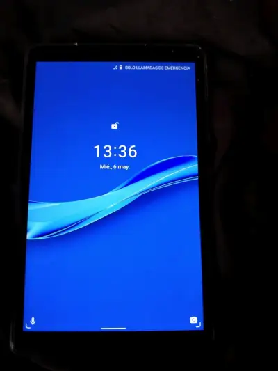 Tablet gris con cámara trasera - miniatura 2