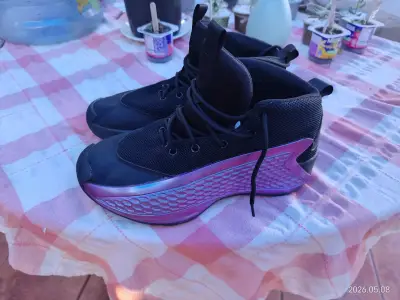 Zapatillas basquetbol negras - miniatura 1