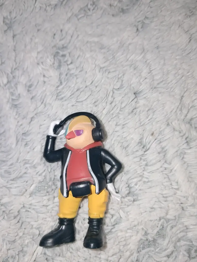 Figura coleccionable DJ amarillo - 1