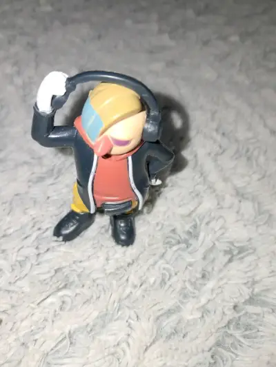 Figura coleccionable DJ amarillo - miniatura 2