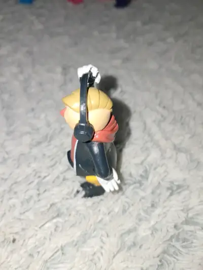 Figura coleccionable DJ amarillo - miniatura 3