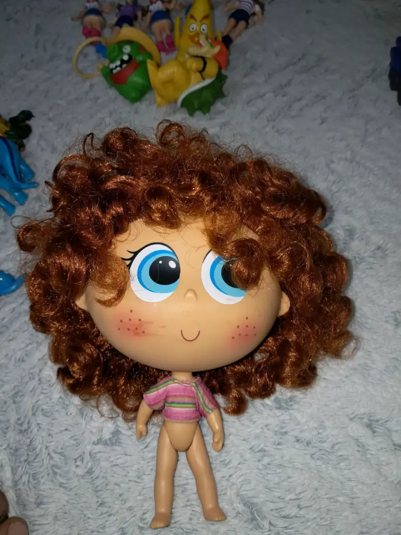 Muñeca de colección rizada - 1