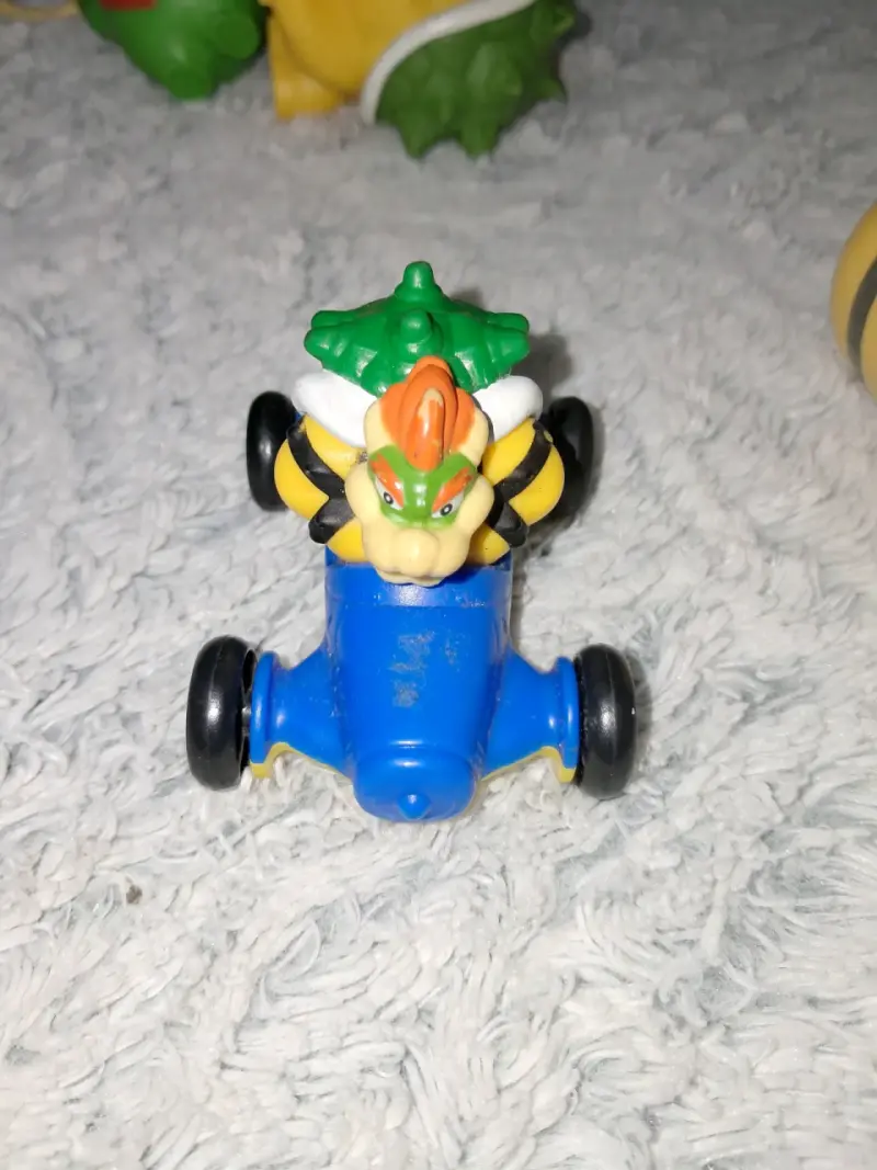 Figura Bowser en kart azul - 1