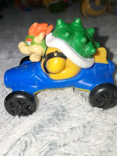 Figura Bowser en kart azul - miniatura 2