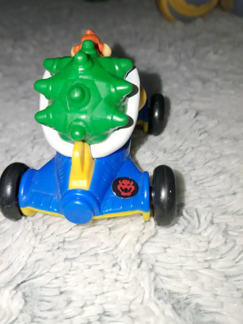 Figura Bowser en kart azul - 3