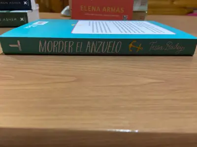 Libro 'Morder el anzuelo' Tessa Bailey - miniatura 2