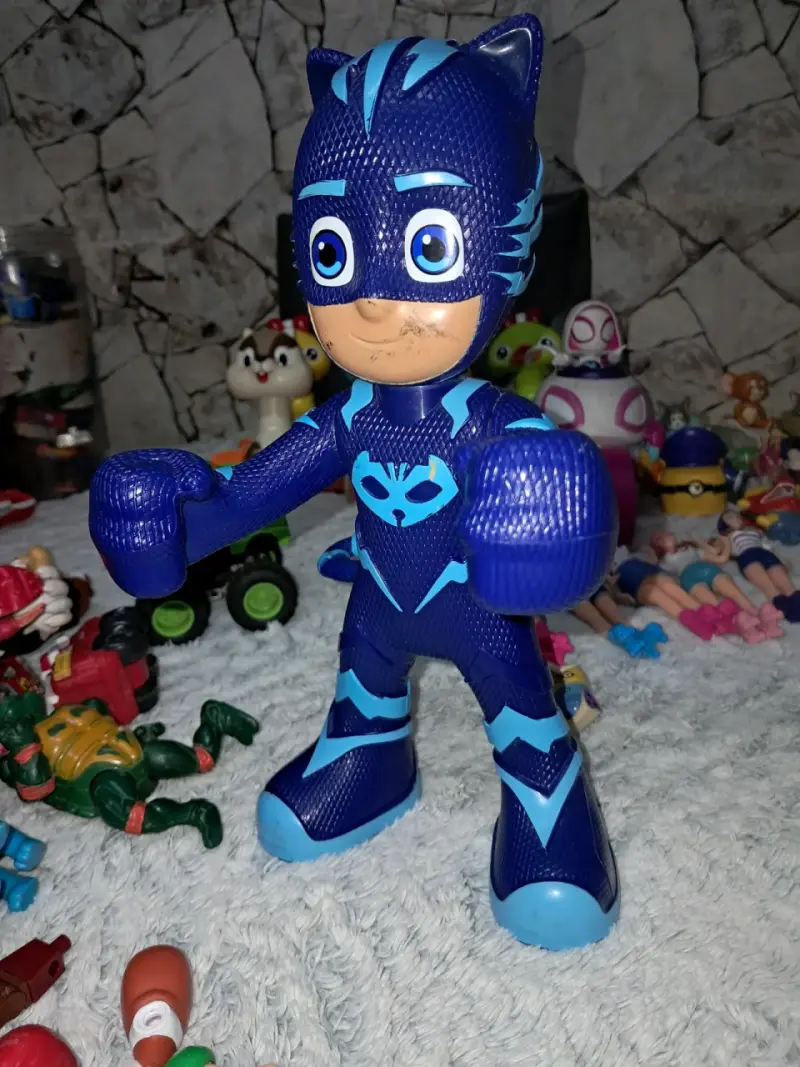 Figura de acción azul - 1