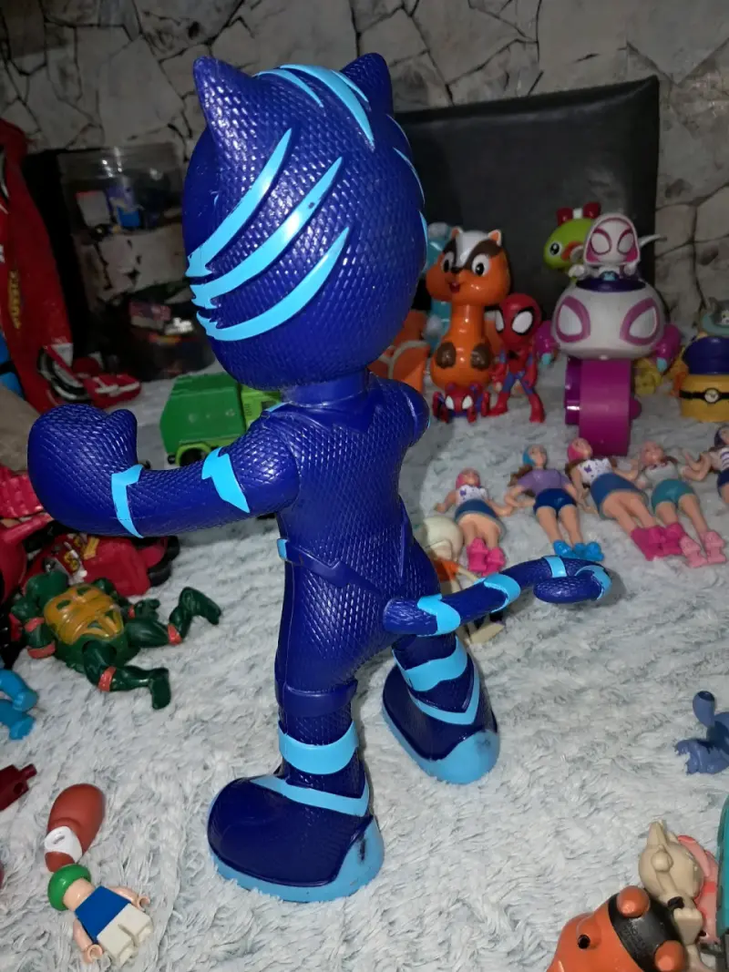 Figura de acción azul - 2