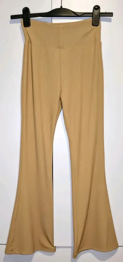 Pantalones estilo leggins acampanados beige - miniatura 1