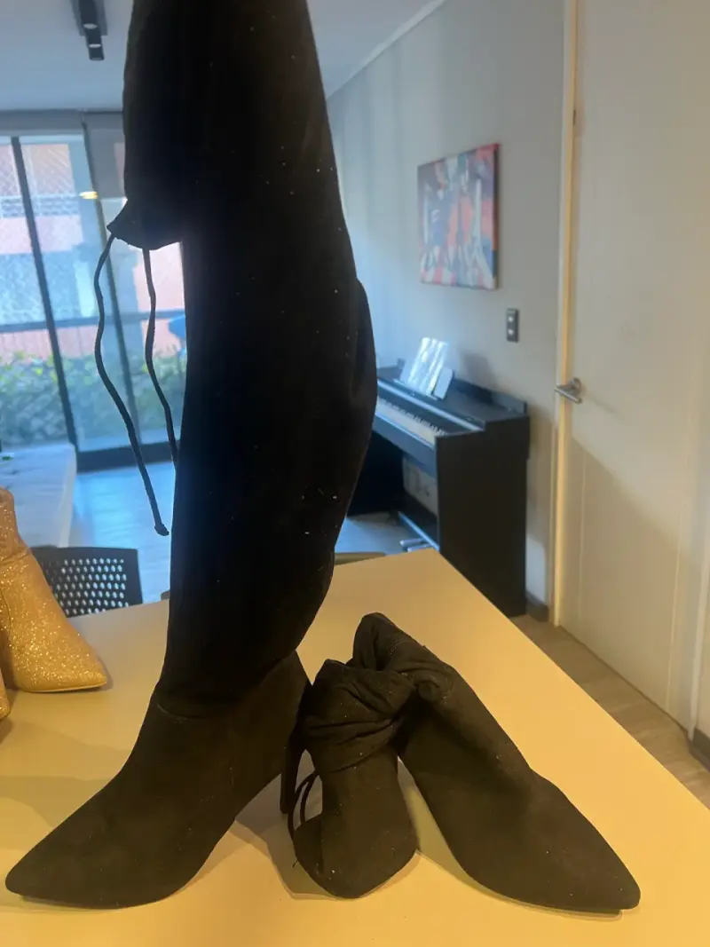 Tacones sin uso y otros con un solo uso. - 6