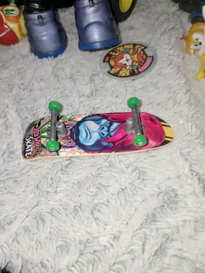 Mini patineta Hot Wheels - miniatura 2