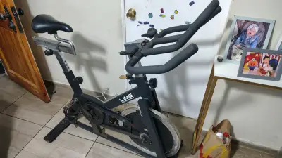 Bicicleta estática de spinning ejercicio - miniatura 1