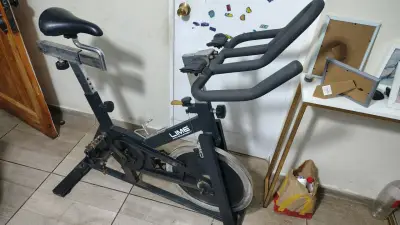 Bicicleta estática de spinning ejercicio - miniatura 2