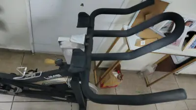 Bicicleta estática de spinning ejercicio - miniatura 3