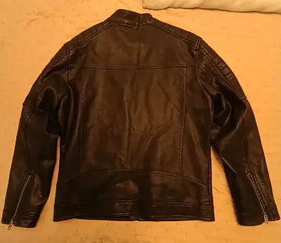 Chaqueta de cuero negra - miniatura 2