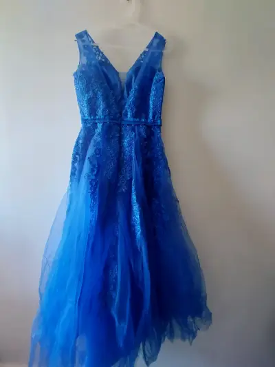 Vestido de fiesta azul encaje - miniatura 2
