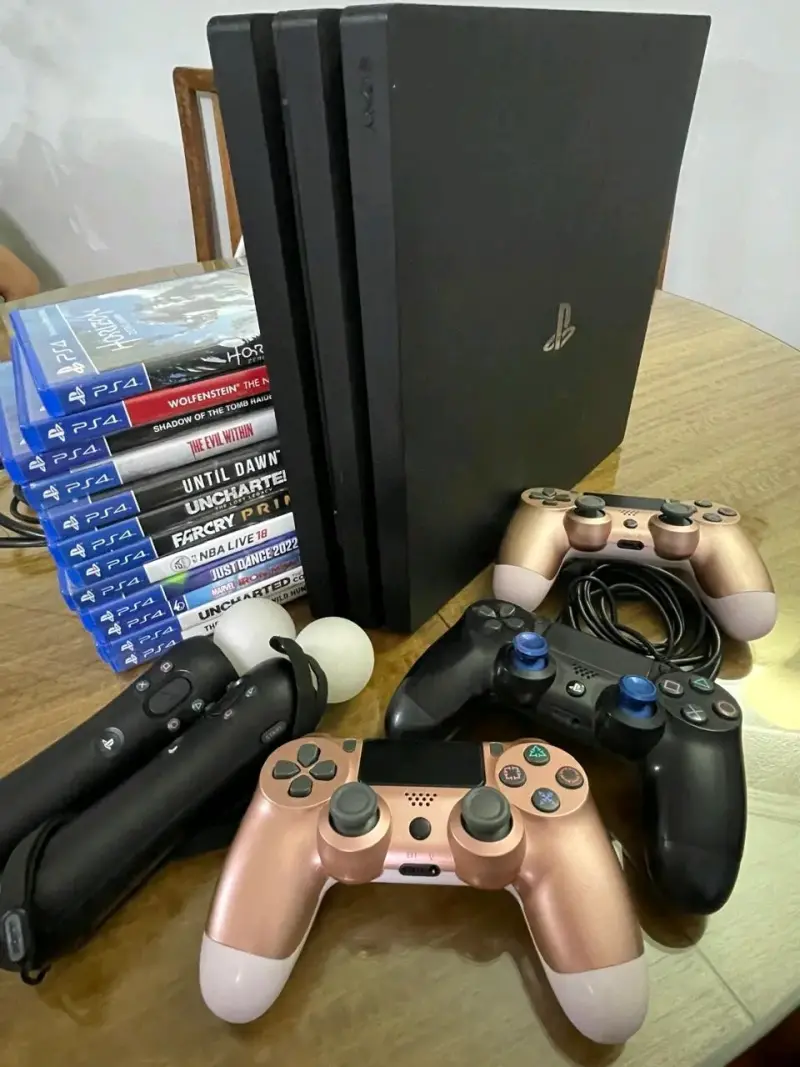 Consola PS4 con juegos y accesorios - 4