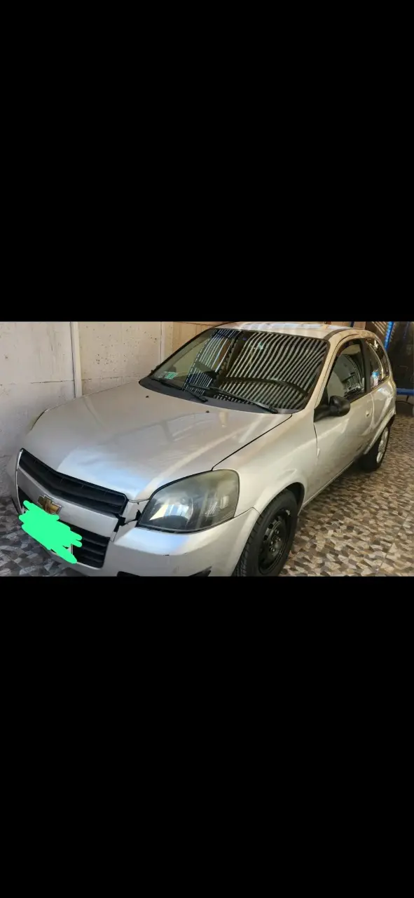 Auto compacto gris usado - 1
