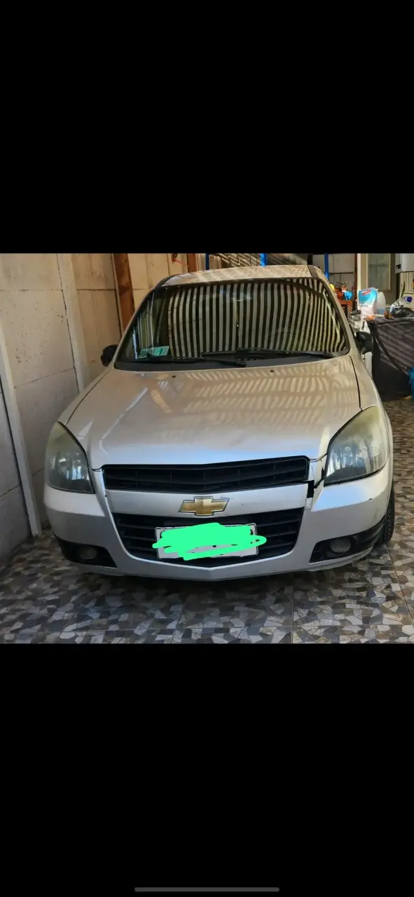 Auto compacto gris usado - 2