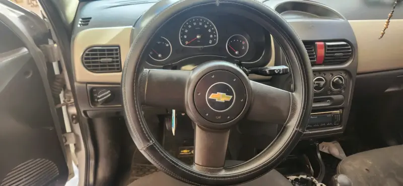 Auto compacto gris usado - 4