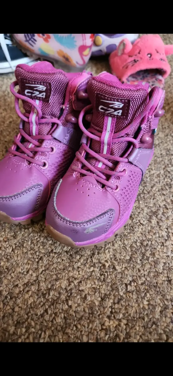 Zapatillas deportivas rosas niña