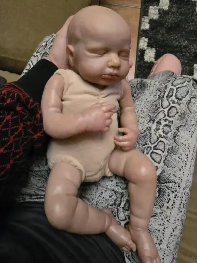 Muñeco reborn realista - miniatura 1